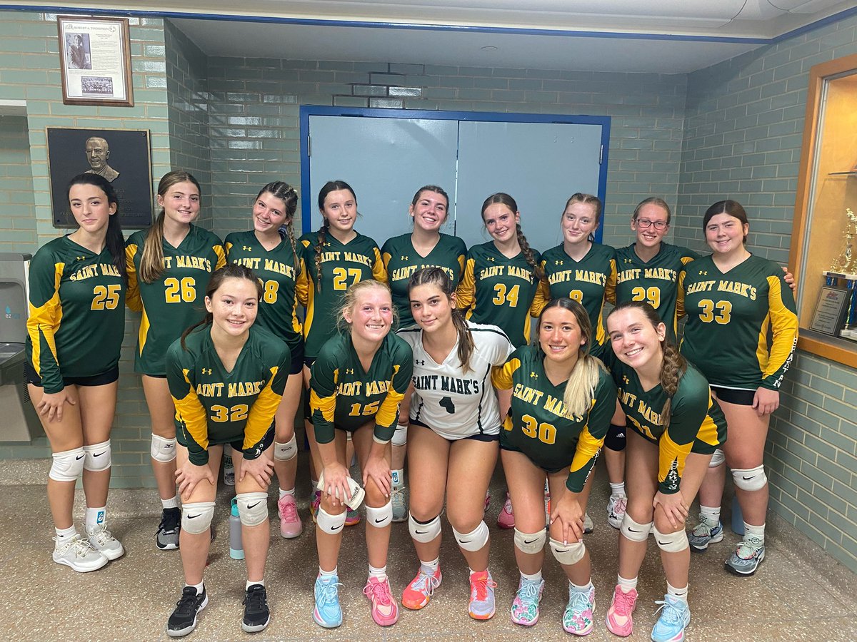 SPARTANSSP0RTS's tweet photo. Total team effort tonight as the Fr, JV, and V volleyball teams swept the Bulldogs! 💛🏐🔥🏐💚 https://t.co/D0m6JbQEiR