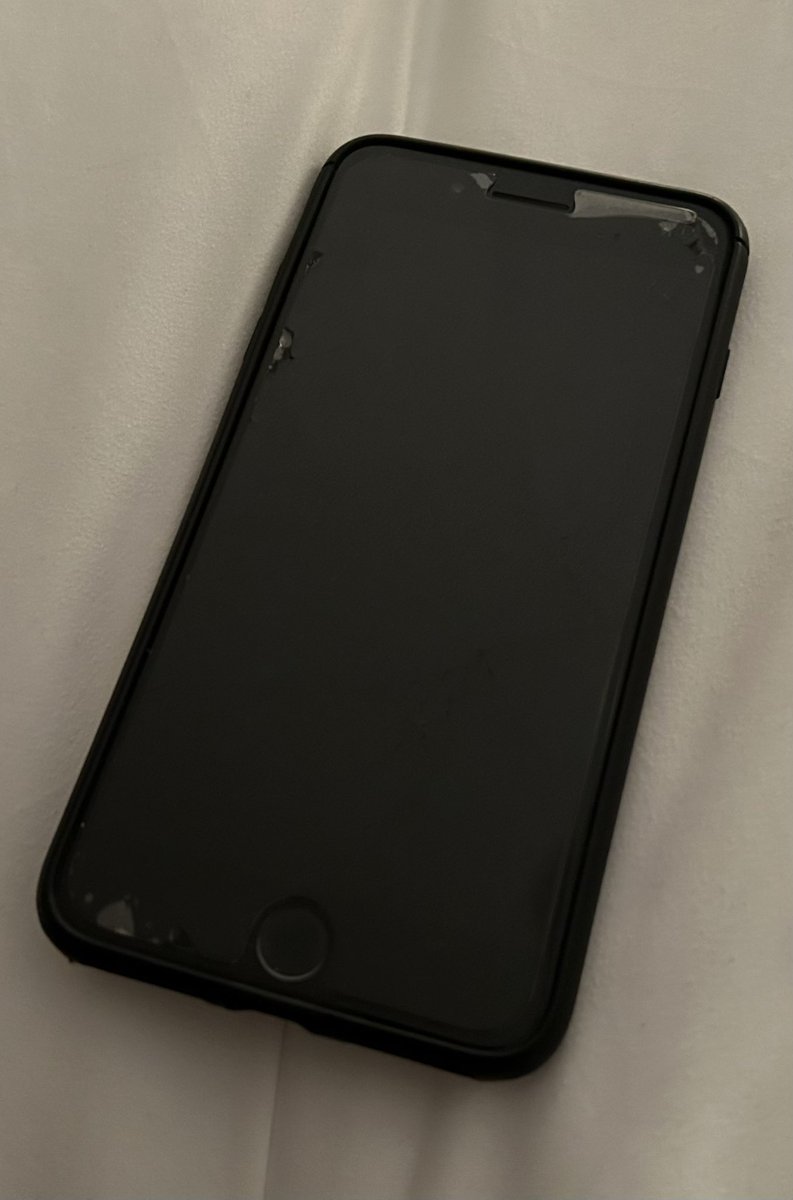 Finally replaced my iPhone 7, after the camera died. Goodbye, home button. <a href="/Apple/">Apple</a>