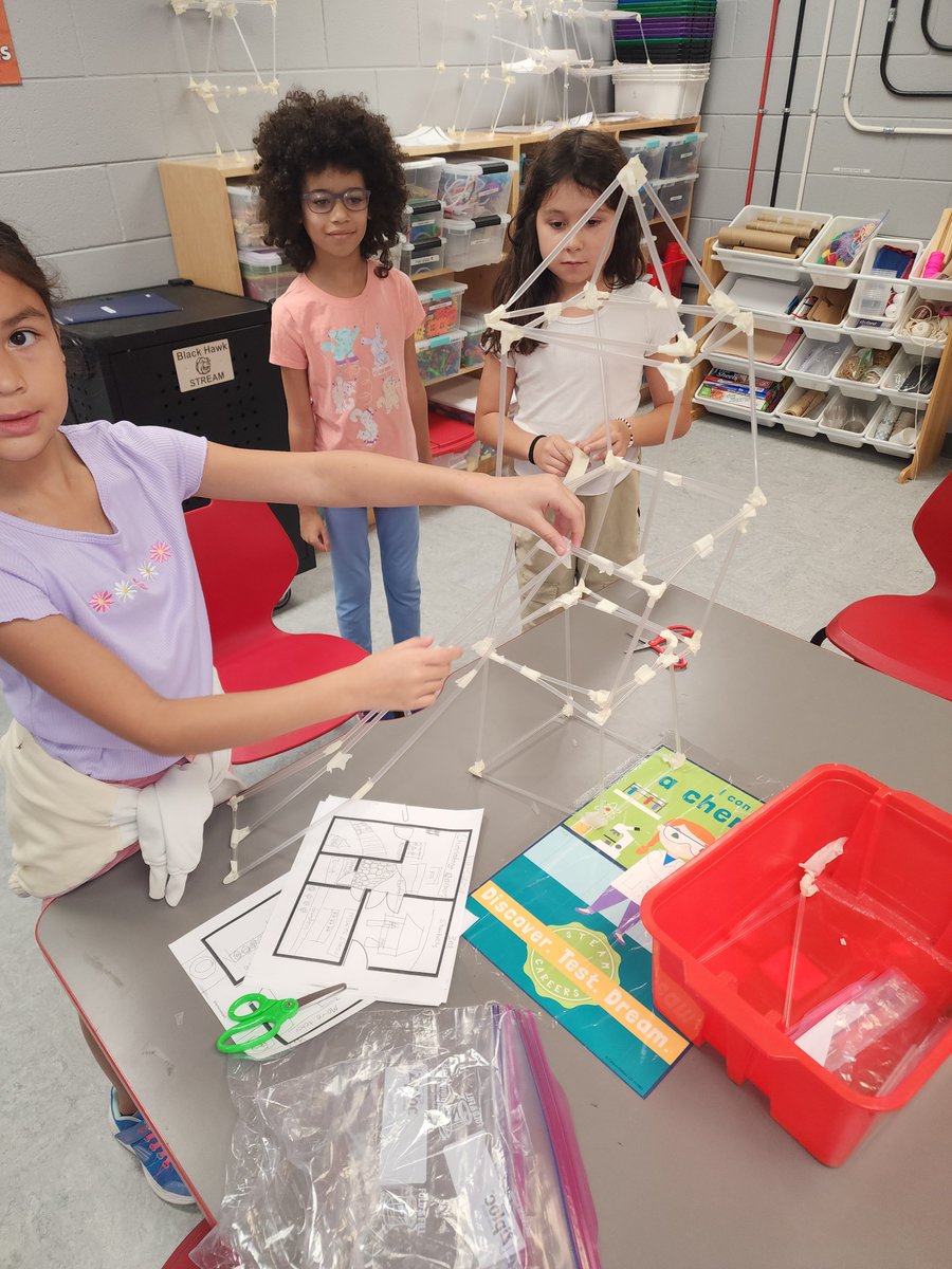 kw5huskies's tweet photo. So grateful for the opportunity to enjoy watching and working with students go through the engineering design process these past couple of weeks #changeisgood https://t.co/S4e0GG9yUb