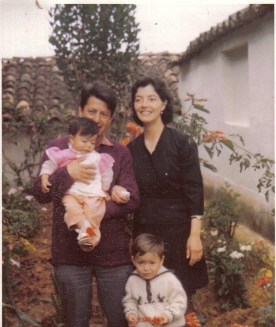 gise_ortiz's tweet photo. Muere Fujimori, condenado por violaciones a DDHH y corrupción y un gobierno asesino como el de los 90 le rinde homenaje. Mensajes oficiales de pesar cuando para sus crímenes hay impunidad. Queda tu memoria, mi hermano y todo el amor por el que seguimos luchando. #FujimoriNuncaMas https://t.co/8l2TVRSu5b