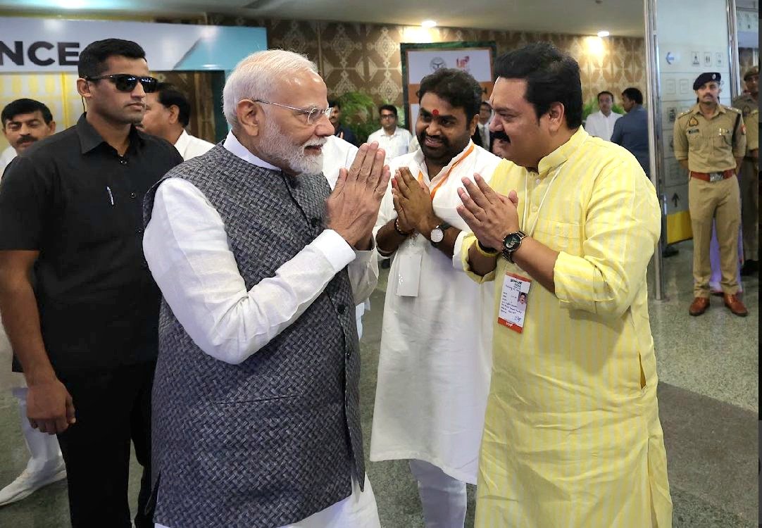 देश के यशस्वी प्रधानमंत्री श्रीमान नरेंद्र मोदी जी से कल दिनांक 11 सितंबर 2024 को पुनः भेंट हुई,
उनका स्नेह व आशीर्वचन प्राप्त हुआ।