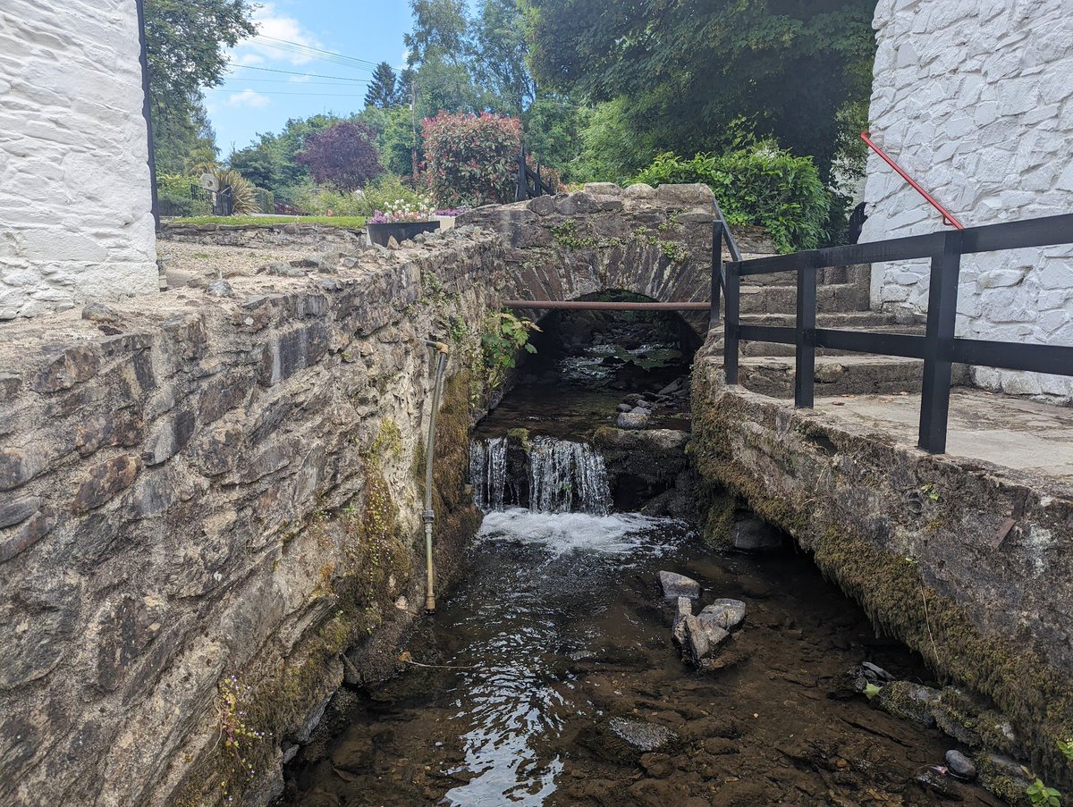 BearTamer's tweet photo. Avoca Village, Ireland https://t.co/1GMfAA4O1Y