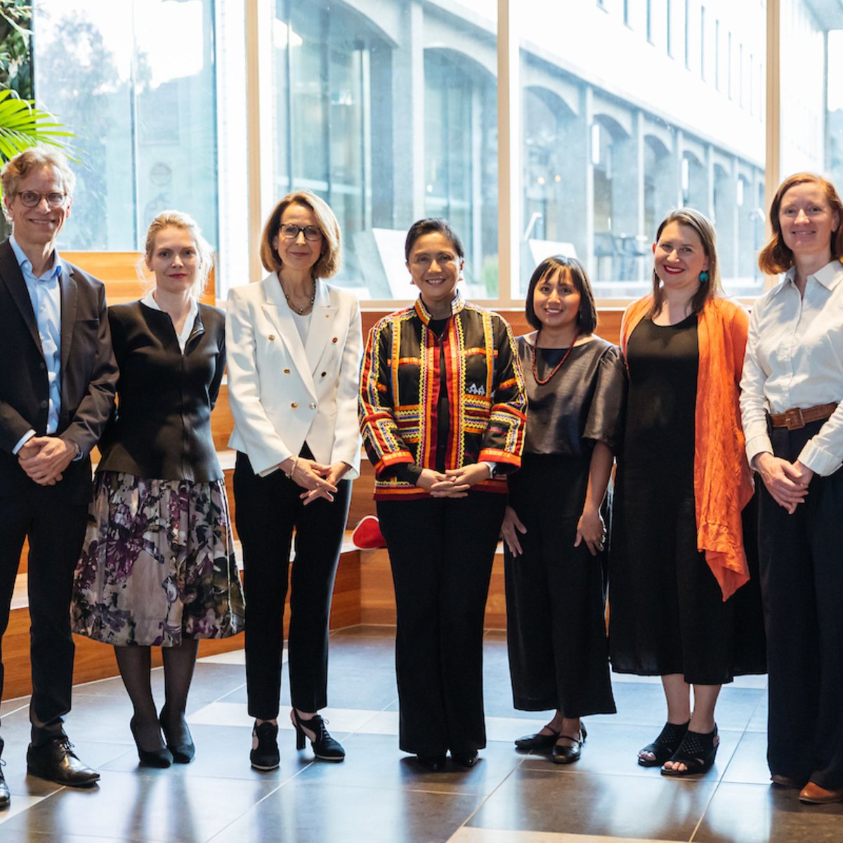 ANU College of Asia and the Pacific (@anuasiapacific) on Twitter photo Last week, our <a href="/ANUPhilippines/">ANU Philippines Institute</a> hosted former Philippines vice president <a href="/lenirobredo/">Leni Robredo</a>. 🇵🇭
In conversation with <a href="/Virginia_Hauss/">Virginia Haussegger AM</a> at @ouranu, Robredo shared powerful insights and lessons from her presidential campaign.
Read full story: quicklink.anu.edu.au/klkq Last week, our <a href="/ANUPhilippines/">ANU Philippines Institute</a> hosted former Philippines vice president <a href="/lenirobredo/">Leni Robredo</a>. 🇵🇭
In conversation with <a href="/Virginia_Hauss/">Virginia Haussegger AM</a> at @ouranu, Robredo shared powerful insights and lessons from her presidential campaign.
Read full story: quicklink.anu.edu.au/klkq