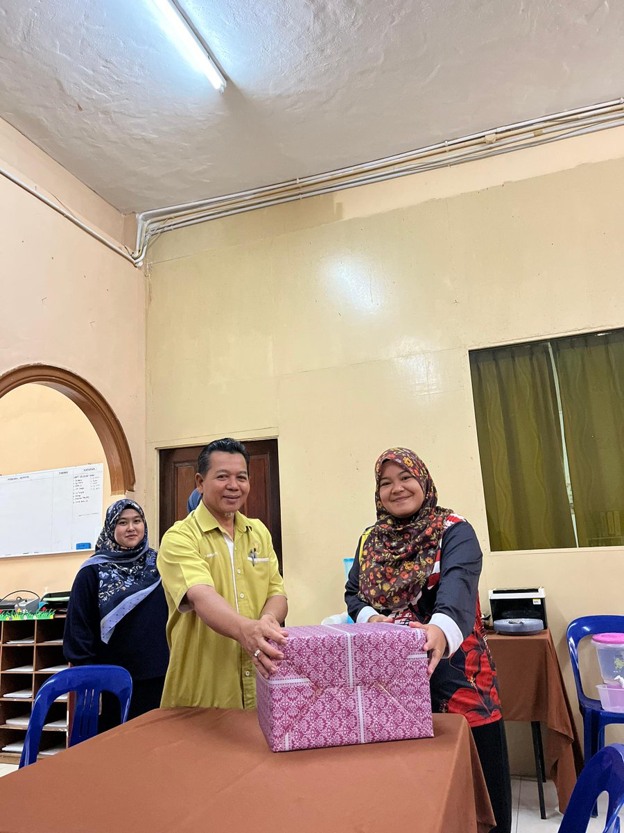 ppk_selama's tweet photo. REPOST:
MAJLIS PERPISAHAN UNTUK PUAN NURFATIN HUSNA KE TEMPAT BARU.
Selamat maju jaya diucapkan kepada Puan NurFatin Husna dari kami warga PPK SELAMA KEDAH.
📷   10 SEPTEMBER 2024
📷   PPK SELAMA KEDAH https://t.co/vGOWOU85xe