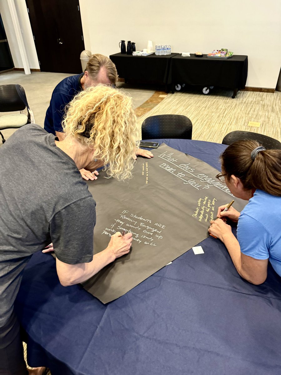 Chalk Talk, Student engagement, and A.I. Oh my! Fall ElevatED 2️⃣0️⃣2️⃣4️⃣ Kick-off was one for the books. What a great group of dedicated @powayunified middle and high school educators, who are ready to take learning to new heights🚀
#pusdinnovate #pusdelevated