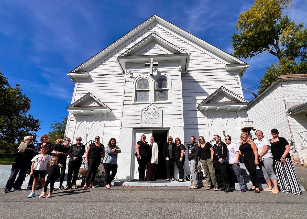 Our nurses with Huntington Hospital Nurses Assn demand to be treated with dignity &amp; respect. They lined up outside the bargaining room today so <a href="/NorthwellHealth/">Northwell Health</a> management sees the nurses will continue advocating for themselves and their patients. ✊✊So proud of them.