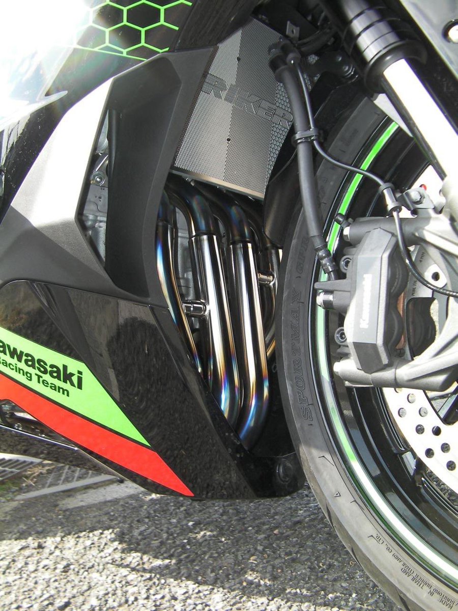 striker_jp's tweet photo. #STRIKER #INTERMODEL SC FULL EX OFF-Type B #JMCA
#Kawasaki #Ninja ZX-25R/SE/KRT 
適合型式：2BK-ZX250E　原動機の型式：ZX250EE

12月中旬頃で入荷予定となります。
現在受注受付中となりますので、この機会をお見逃しなく！

https://t.co/10qjQgK5lR 
↑製品詳細はこちら

#ストライカー #zx25r https://t.co/2WaaNKVs8j