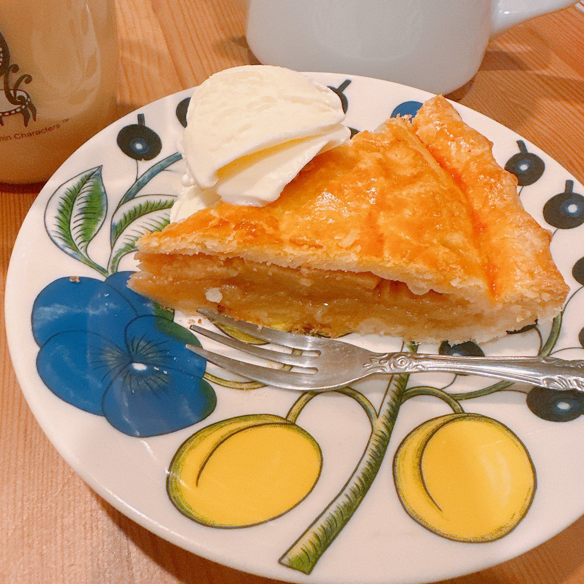 RayMSwolf's tweet image. ブラムリーアップルをたくさんいただいたので焼きました🫶酸味がきゅっとしてて美味しい！ジャムもつくるぞ