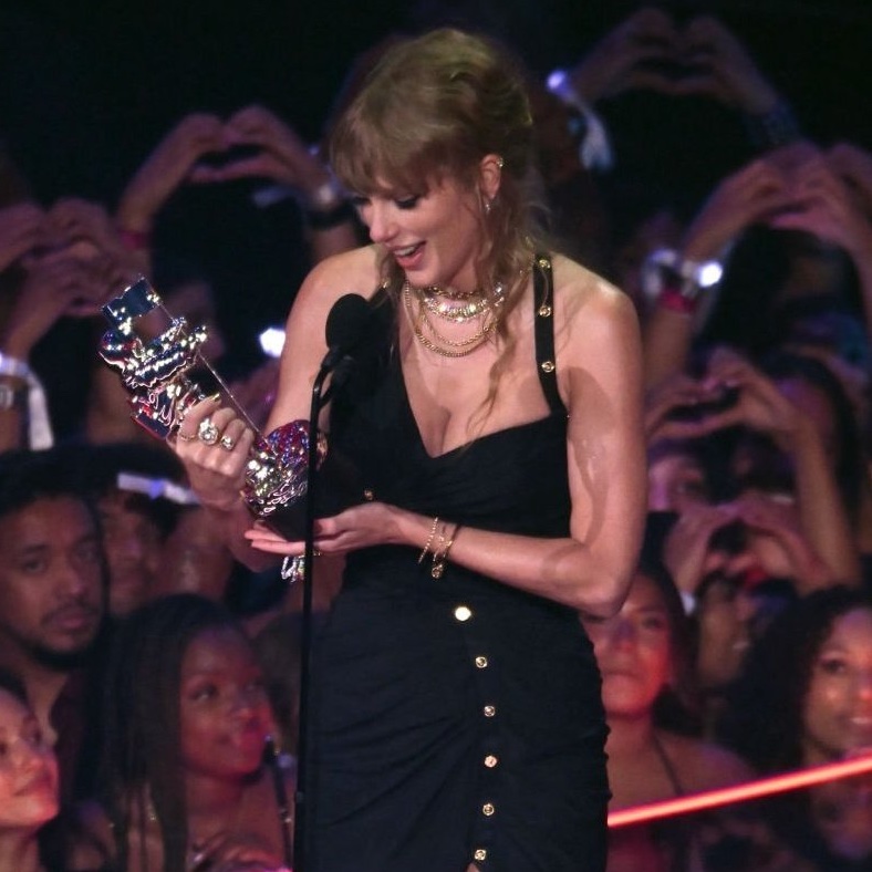 🚨| Taylor Swift is now the most awarded artist in #VMAs HISTORY