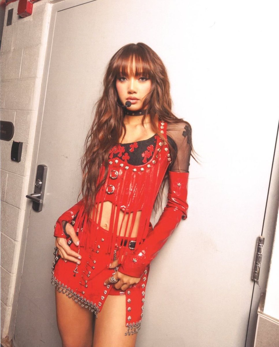Additional tags to celebrate!

LISA OUR BEST KPOP
#LISA_VMAs2ndWin 

ROCKSTAR LISA ON VMAS
#LISAisBACK_VMAs 
#VMAs