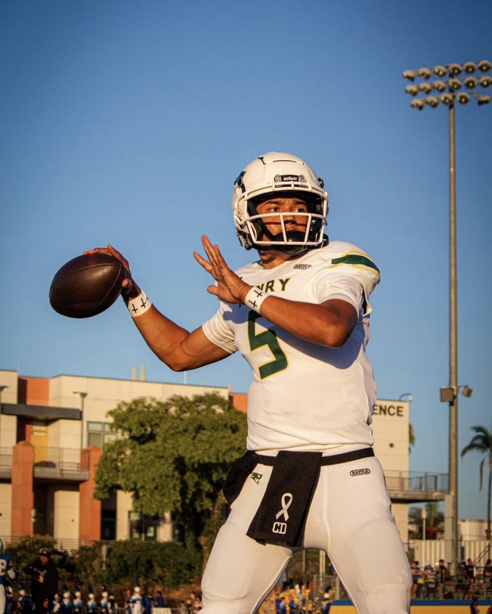 quarterbackmag's tweet image. Elijah Ruiz, a pro-style QB for the Class of 2025, has ignited his senior season with impressive performances. In the first 3 weeks, he has completed 68% of his passes for 749 yards and 11 touchdowns. With a strong arm and the ability to make every throw on the field, Elijah is…