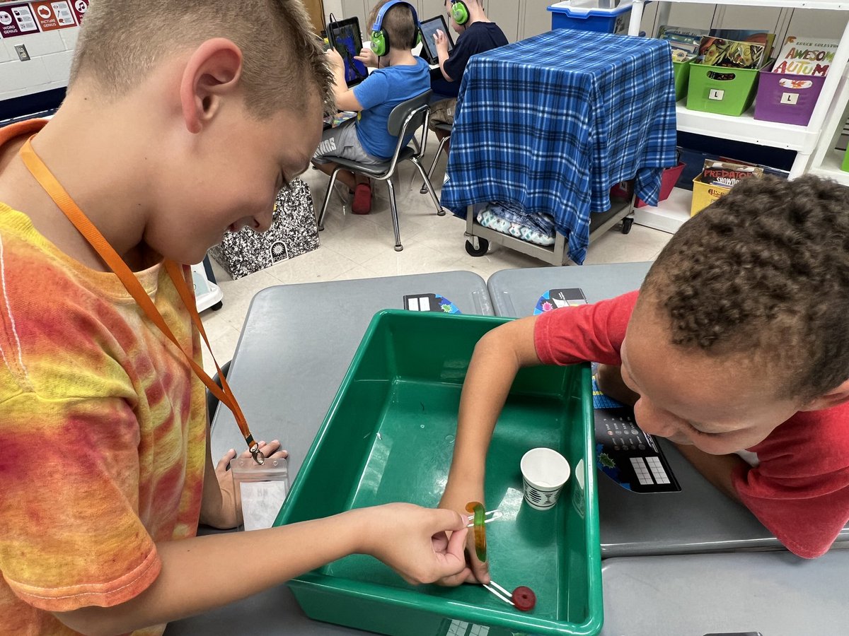 KiserClass's tweet image. SAVE SAM! This science challenge served as the kick-off to our Scientist Academy training. Students practiced working cooperatively through a tricky problem to reach a solution. #perseverance #LearnByDoing #MakeTimeForScience #Science #gummyworms
