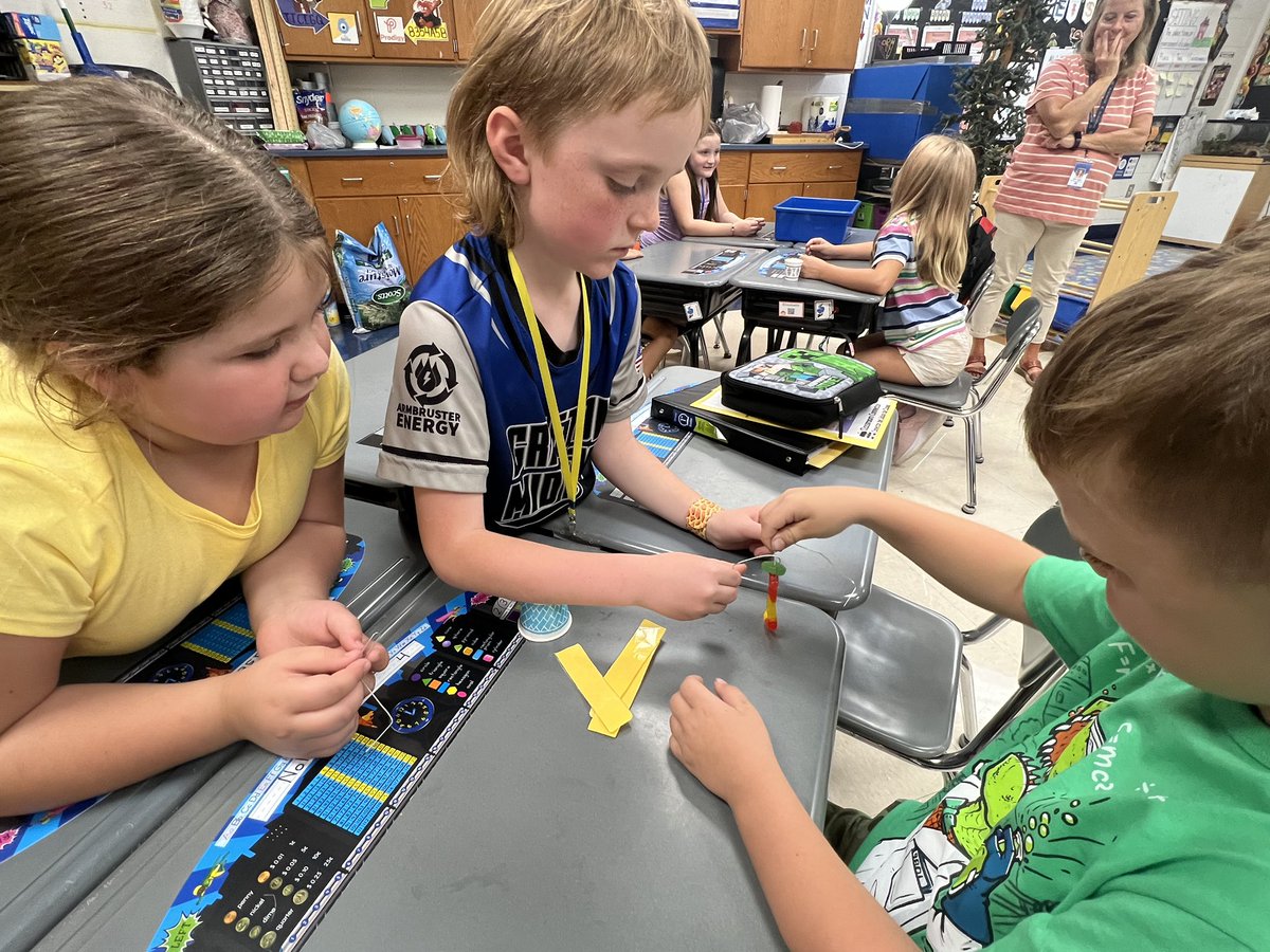 KiserClass's tweet image. SAVE SAM! This science challenge served as the kick-off to our Scientist Academy training. Students practiced working cooperatively through a tricky problem to reach a solution. #perseverance #LearnByDoing #MakeTimeForScience #Science #gummyworms