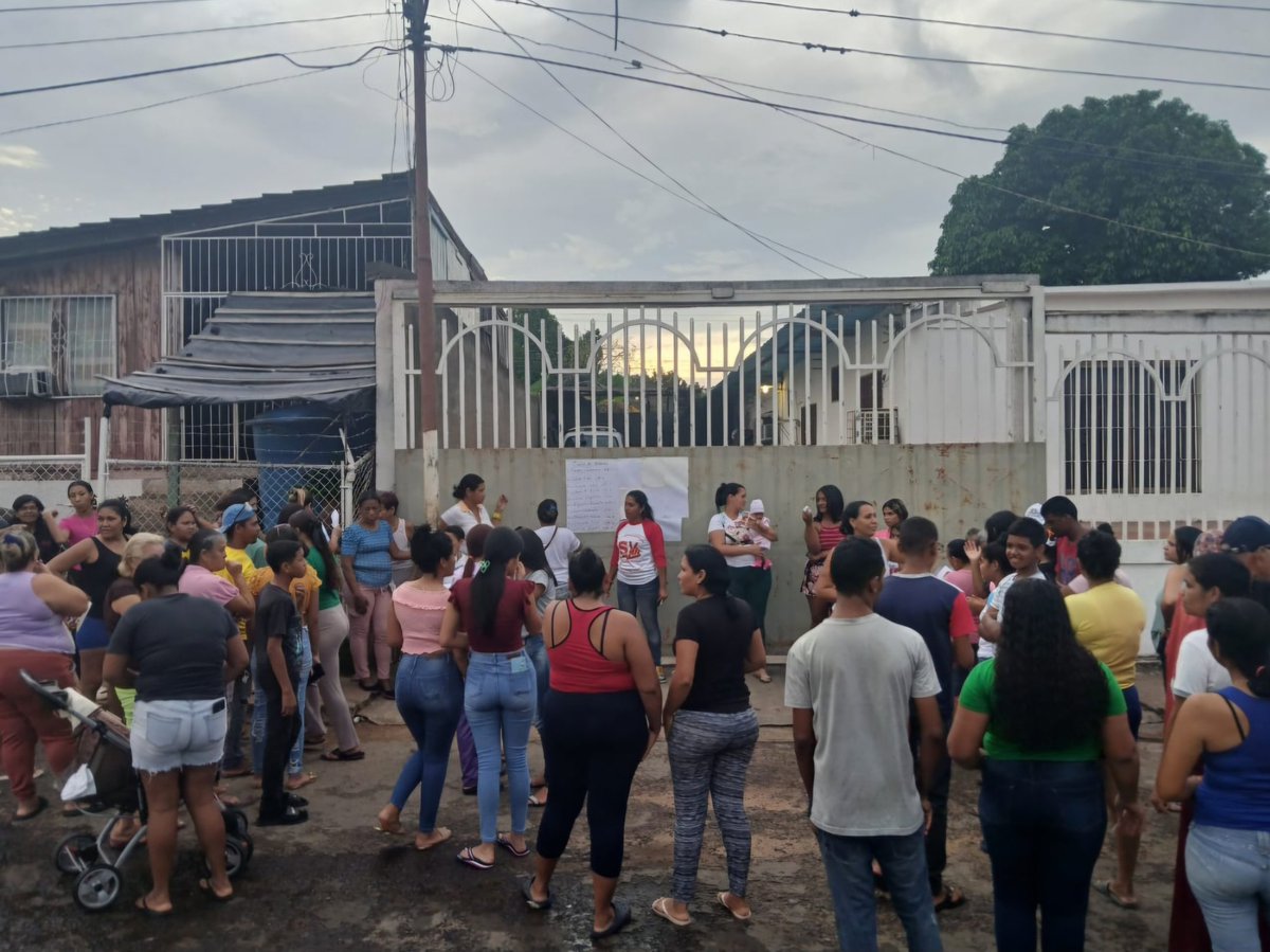 #11Septiembre|| Desde la Parroquia Vista al Sol, Iniciamos el proceso de conformación de los comité de la Juventud en cada Consejo Comunal, como lo a instruido Nuestro Presidente <a href="/NicolasMaduro/">Nicolás Maduro</a>
<a href="/OviedoPSUV/">Tito Oviedo</a> 
<a href="/Jpsuv_Caroni_/">Juventud Psuv Caroní</a>