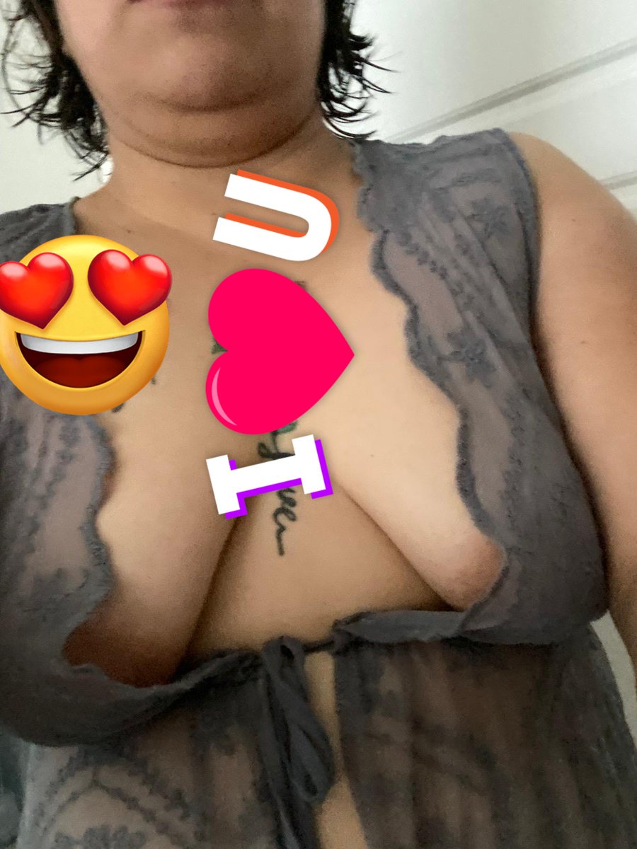 Un par de fotos de esas chichis que me encantan. Que les parecen?