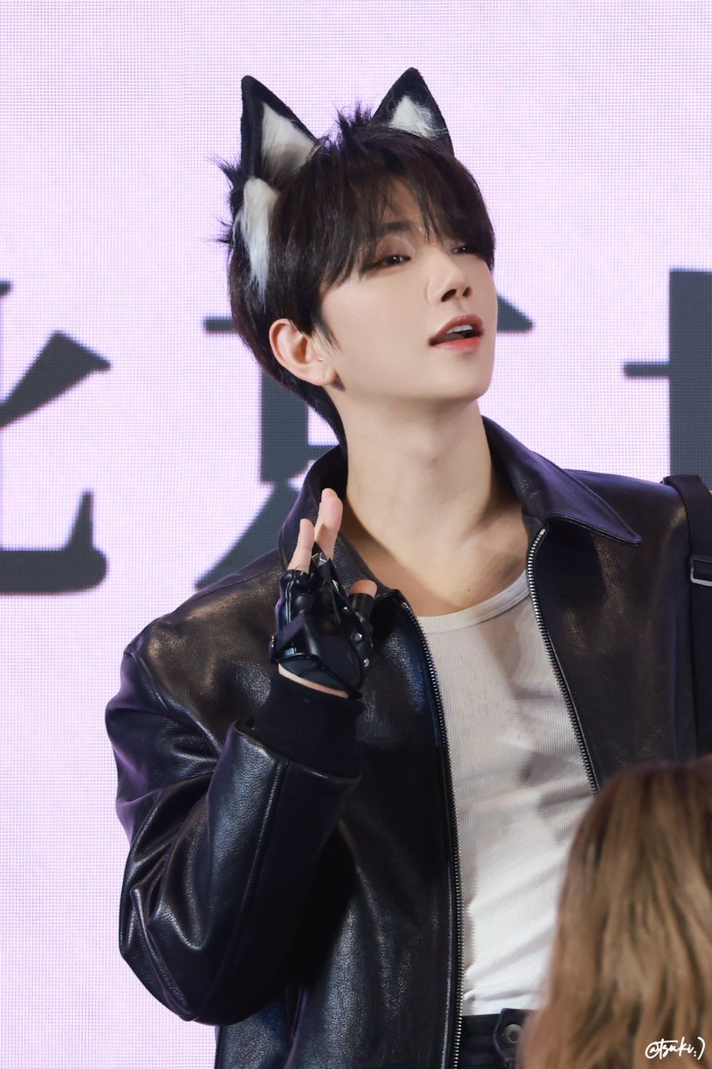 240911

cute 😽

#JOSHUA #조슈아 
#ジョシュア
#SEVENTEEN #세븐틴