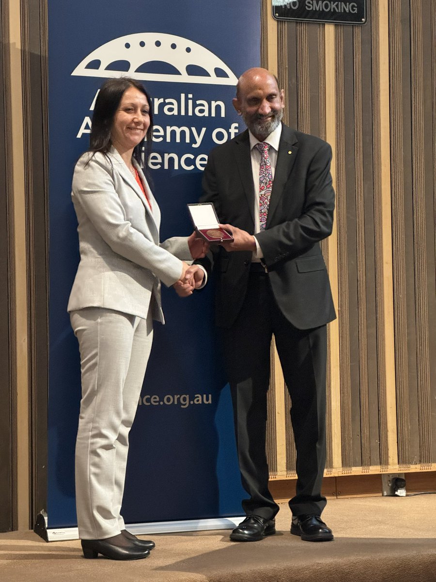 Teresa Ubide (@teresaubide) on Twitter photo Wonderful to see <a href="/raffademichelis/">Raffaella Demichelis (she/her) 🌈</a> collect her <a href="/Science_Academy/">Australian Academy of Science</a> Dorothy Hill Medal at #ShineDome24 🤗
Super congratulations!! Richly deserved 🎉 Wonderful to see <a href="/raffademichelis/">Raffaella Demichelis (she/her) 🌈</a> collect her <a href="/Science_Academy/">Australian Academy of Science</a> Dorothy Hill Medal at #ShineDome24 🤗
Super congratulations!! Richly deserved 🎉