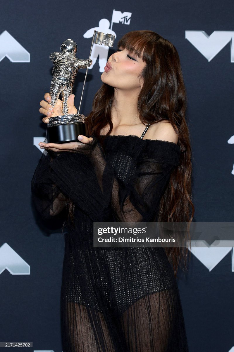 honors lisa tweet media