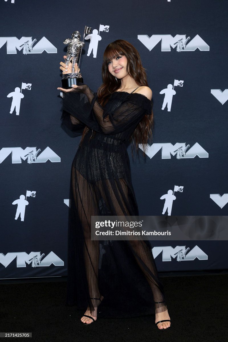 honors lisa tweet media