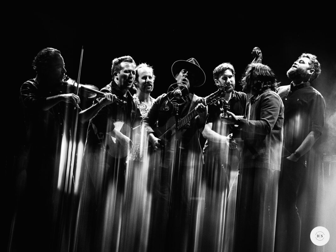 Gregory Alan Isakov at Red Rocks 9.2.2024 denverentertainmenthub.com/2024/09/11/gre… via <a href="/HubDenver/">Denver Entertainment Hub</a>  <a href="/GregoryAIsakov/">Gregory Alan Isakov</a> <a href="/RedRocksCO/">Red Rocks Park & Amphitheatre</a> <a href="/DebSchaeferPics/">deb schaefer</a>  
Photo Credit: Deb Schaefer