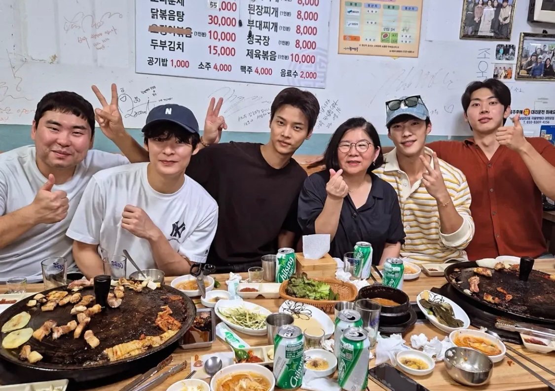 ckgkrdusfjqn's tweet photo. 작품이 끝나도 계속계속 이어지는 소중한 인연들🤍 조선변호사가 좋당... https://t.co/v1YuYCDciv