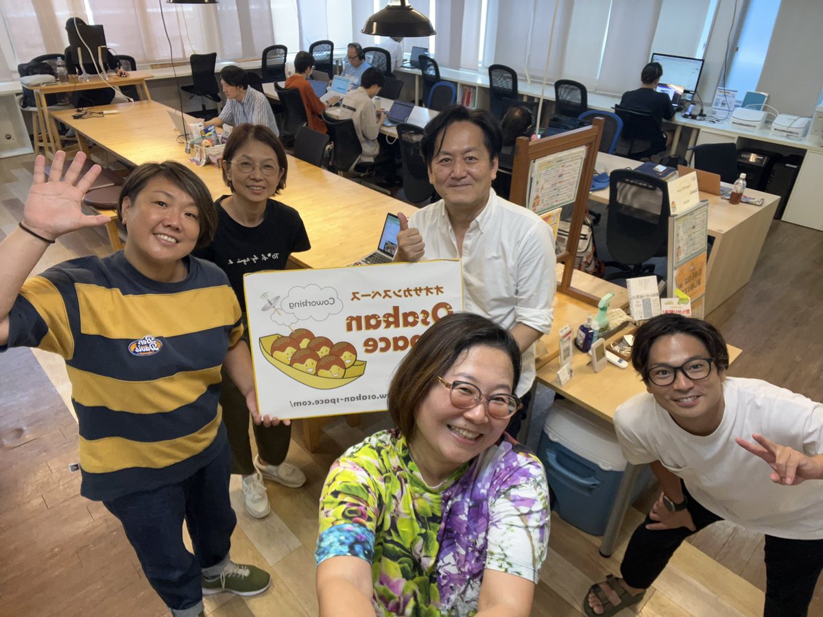osak_in's tweet photo. 大分のコワーキングスペース

コモールカフェの代表神崎さんにお立ち寄り��ただきました！

わたしも近々、大分に行きますね https://t.co/tgePA4Ncd9