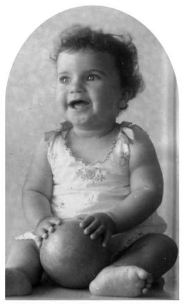 12 September 1939 | A Dutch Jewish girl, Hanna Harriët Samson, was born in Emmen.

In December 1942 she was deported from #Westerbork to #Auschwitz. She was murdered in a gas chamber after selection.