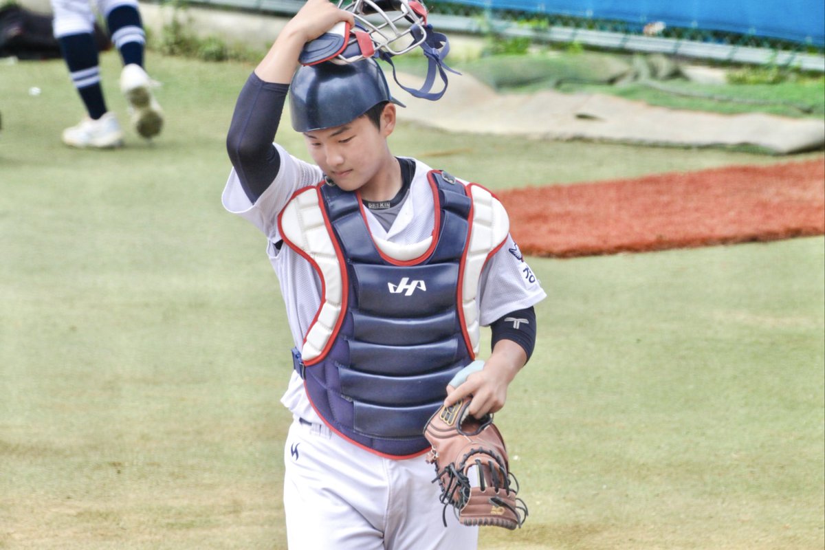 NC다이노스 8라운드 마산고 신민우

송구가 정말 예술적인 아이입니다 🥴
장타를 때릴 수 있는 파워도 가지고 있는
아이입니다…
정말 열심히 하는 선수니까 많은 응원 부탁드려요 
nc팬 분들 잘 부탁드립니다!! ♡ 🦖🦕