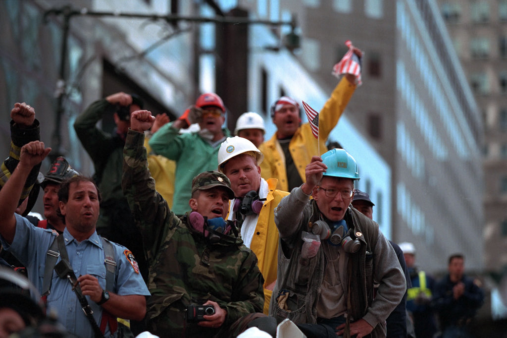 metrbocker's tweet image. 📸: ⁦@USNatArchives⁩ ⁦@GWBLibrary⁩ #Neverforget
#NYNY 9/14: President addresses front line of the front line of rescue workers at #GroundZero