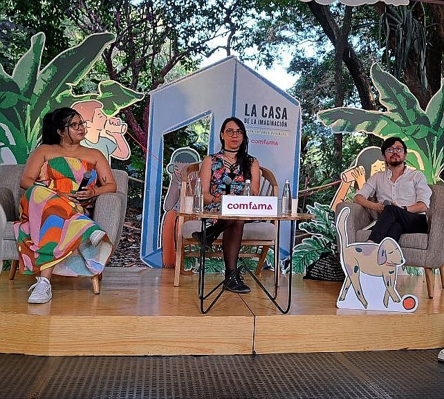 En la <a href="/fiestalibro/">Fiesta del Libro</a> antes que inicie la charla "Hackear las distopías" en la Casa de la Imaginación de <a href="/comfama/">Comfama</a> con <a href="/rutilobastidas/">rodrigo bastidas</a> de <a href="/EVestigio/">Ediciones Vestigio</a>, <a href="/eliotalvaro/">Elizabeth Otálvaro Vélez</a> de <a href="/mutanteorg/">MutanteOrg</a> y Angela Tobon de <a href="/Maquinaespia/">MáquinaEspíaFicción</a>.

Link al video: youtube.com/watch?v=eaATgl…

#cienciaficcion #distopia