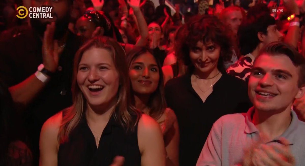 socallmerory's tweet photo. The camera slowly turning around represent how we all just shit our pants because what the fuck lady 😭 #VMAs https://t.co/OxfZPmXiJk