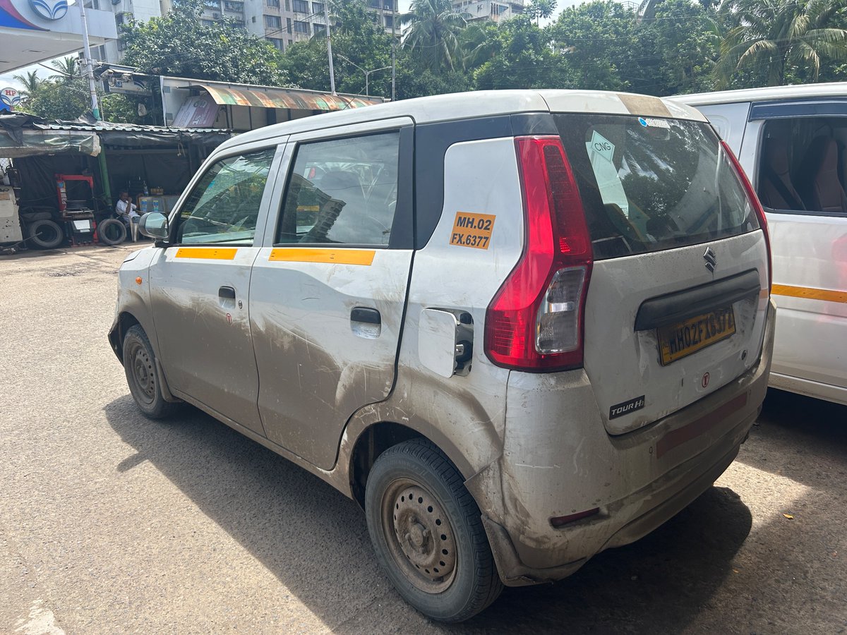 ishasinghnk's tweet photo. Horrible state of cabs these days - They are unclean and the seat belts mostly malfunction/buckles are stuck deep beneath the seat covers. @Uber_India @Olacabs - Can we expect basic hygiene and safety while riding ? When will you take some actions? @mumbaitraffic @TOIMumbai https://t.co/Ro9G7SlJfk
