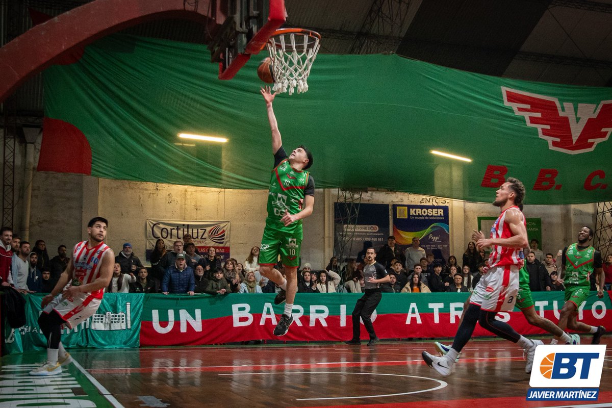 BasquetTotal's tweet photo. #LDAxBT | SENANDE GALA EN LA FORTALEZA 

Con un partidazo del pibe Omar Senande, Verdirrojo venció en alargue 86-81 a Larrañaga y sueña con la salvación.

📝 @Mcaballero_03 
📸 @KbzaJavier 

👉🏼 https://t.co/Sj1u1uWnjJ https://t.co/dEHAhrRb0d
