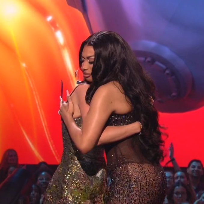 Taylor Swift and Megan Thee Stallion share hug at the #VMAs.