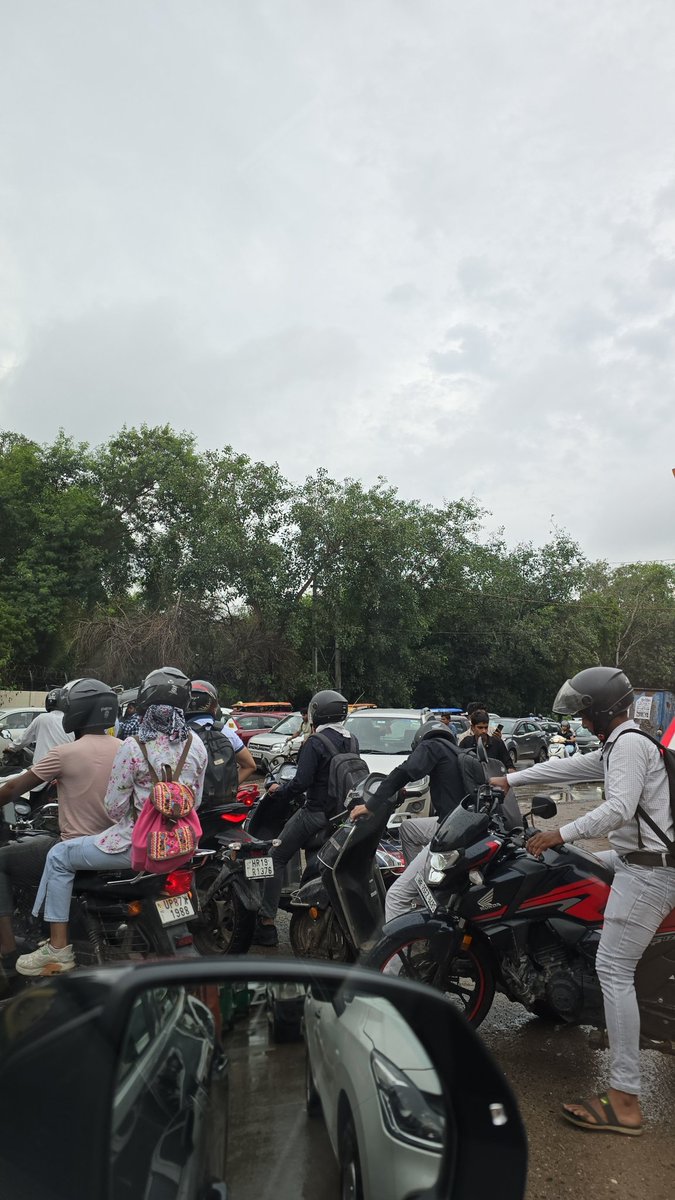 Is this is how #HaryanaGovernment treat it's highest tax paying people? A small road connecting towards Maruti office Udyog Vihar. No attention to improve roads, infra and this is how it is for now several years. <a href="/BJP4India/">BJP</a> <a href="/mlkhattar/">Manohar Lal</a> <a href="/PMOIndia/">PMO India</a>