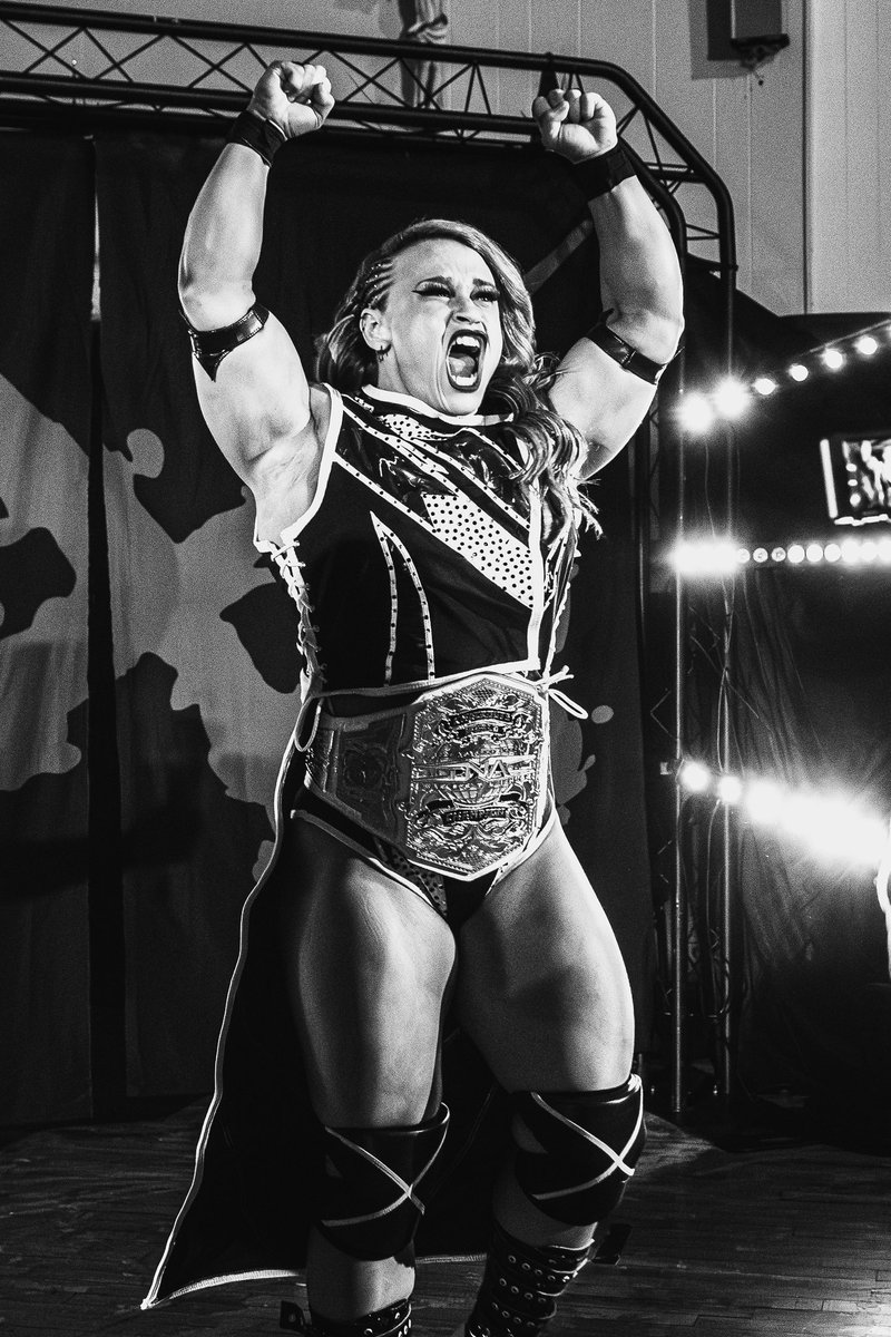 JocelynReina_'s tweet photo. Photos of @ThisIsTNA Knockouts World Champ @JordynneGrace making her entrance at #arrival2 📸

#TNAiMPACT #NXT #VxS https://t.co/vUmjccrPrg