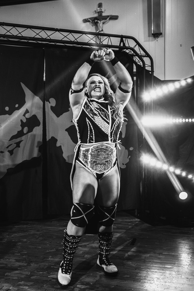JocelynReina_'s tweet photo. Photos of @ThisIsTNA Knockouts World Champ @JordynneGrace making her entrance at #arrival2 📸

#TNAiMPACT #NXT #VxS https://t.co/vUmjccrPrg