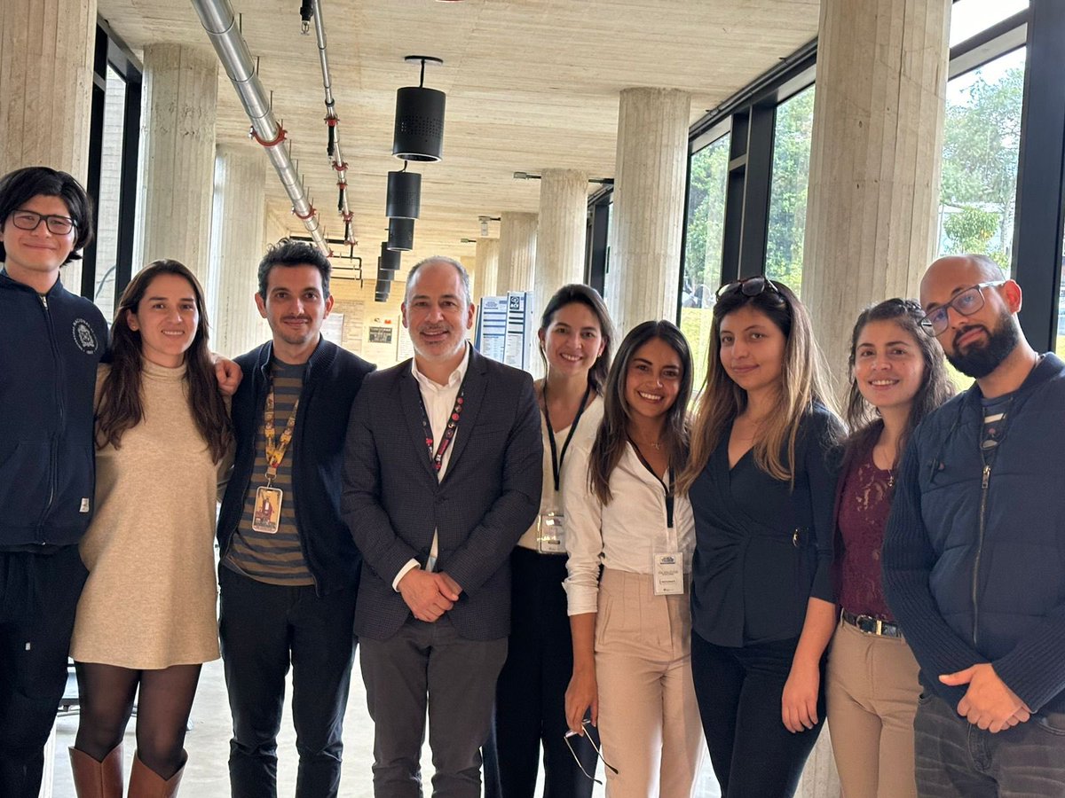 MariaIReyesMan1's tweet photo. 🥇Congreso de Docencia, Investigación e Innovación @SubRedNorte. Muy orgullosa de lo que nuestro semillero de investigación sigue logrando! Celebramos todo el esfuerzo de cada uno de los integrantes. @medina_sol98103 y  @juanitaa_31 la sacaron del estadio hoy! @CAlejandroneuro https://t.co/YUIflMYV0I