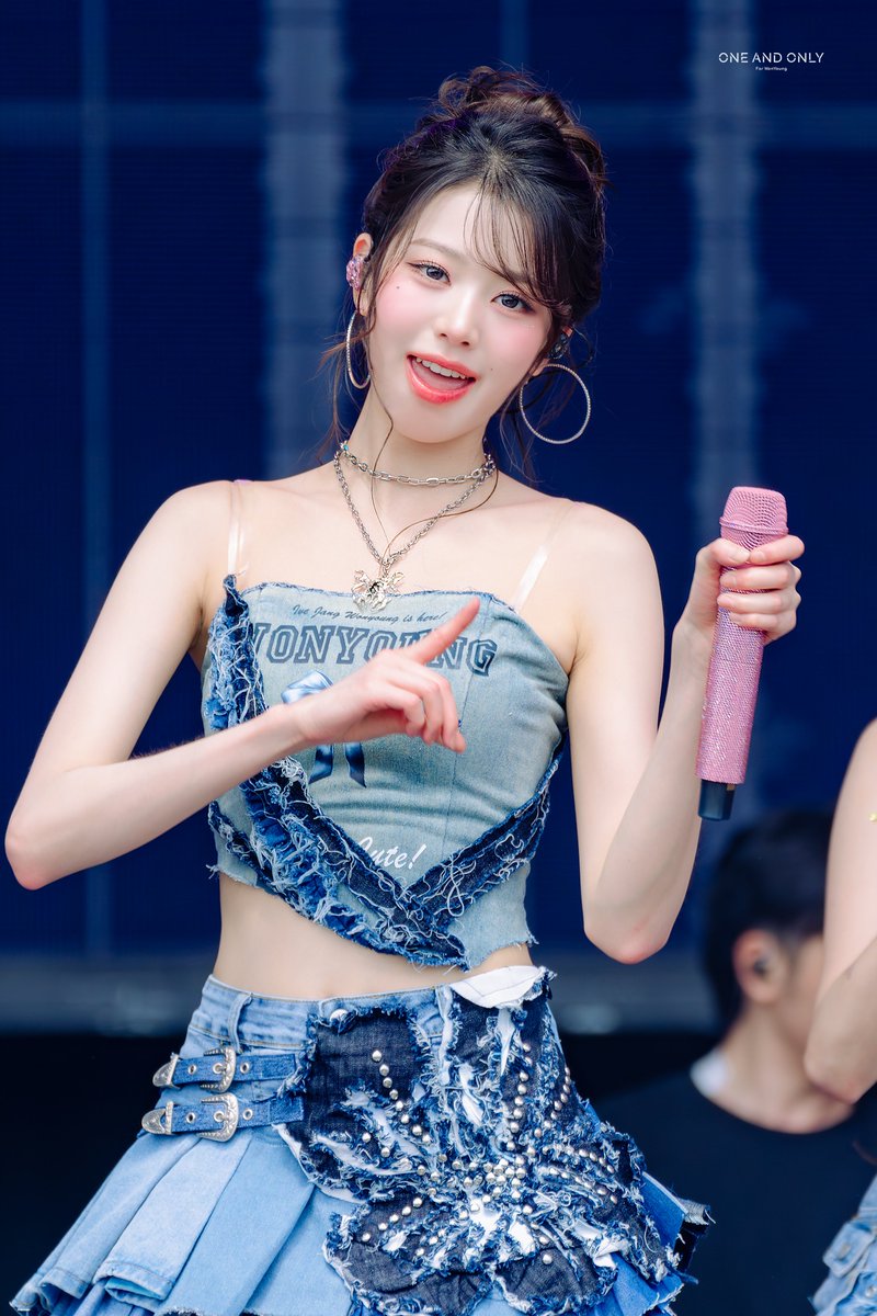 OneandOnly_IVE's tweet photo. 240817 SUMMER SONIC OSAKA  
청량청량💙
#아이브 #IVE #장원영 #원영 #JangWonyoung #Wonyoung