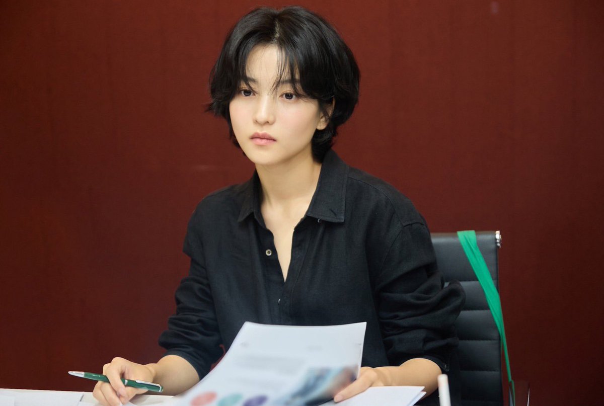 thalyonfilm's tweet photo. oh wow kim taeri https://t.co/jNbTXBVsp7