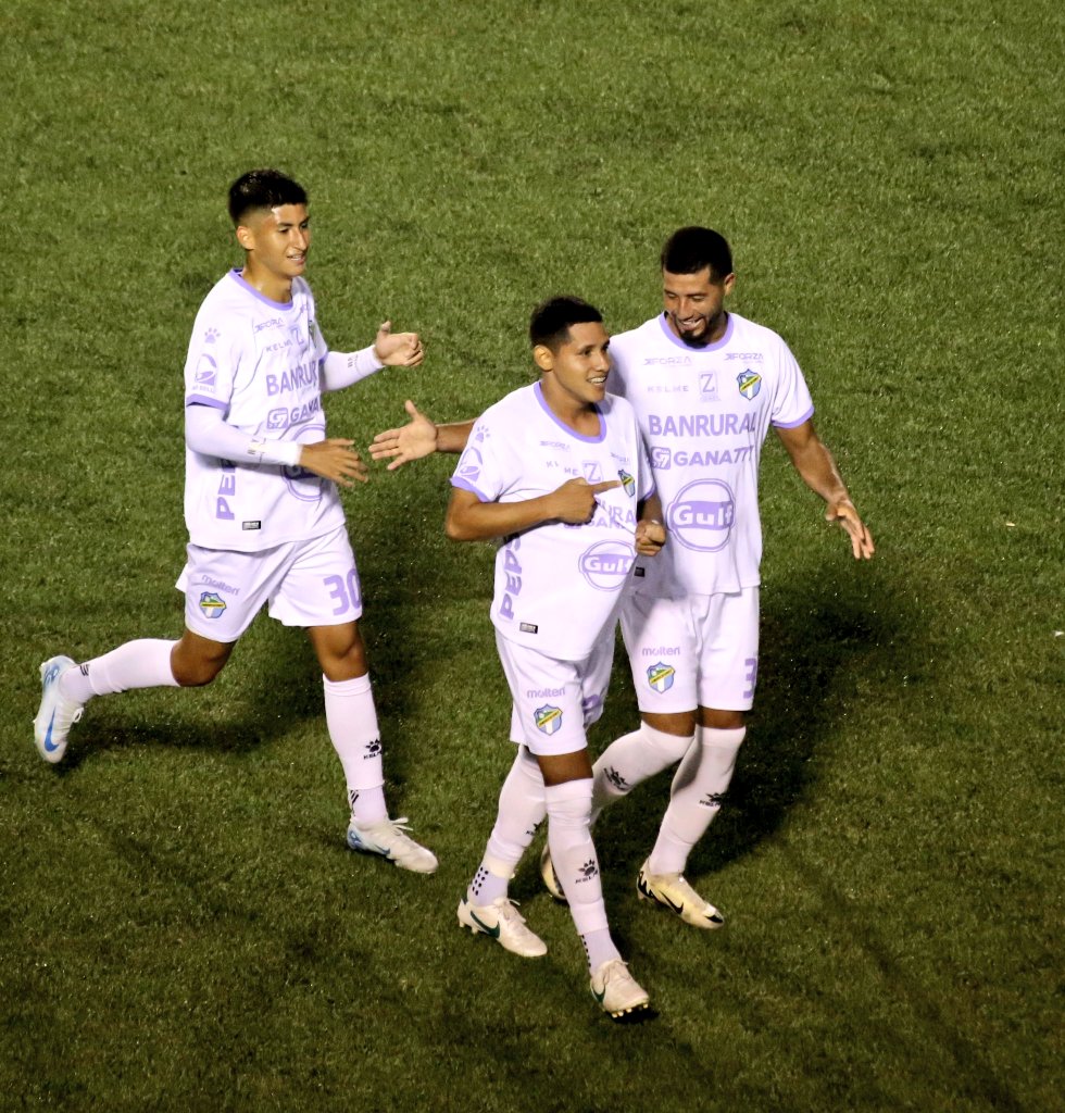 🤍 Erick Lemus le dio el triunfo sobre la hora a Comunicaciones FC.