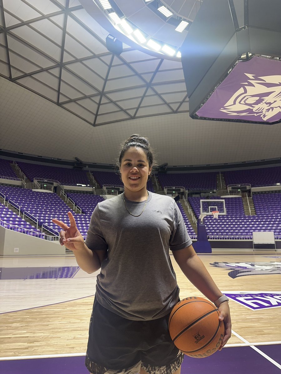 Maya Davis tweet media