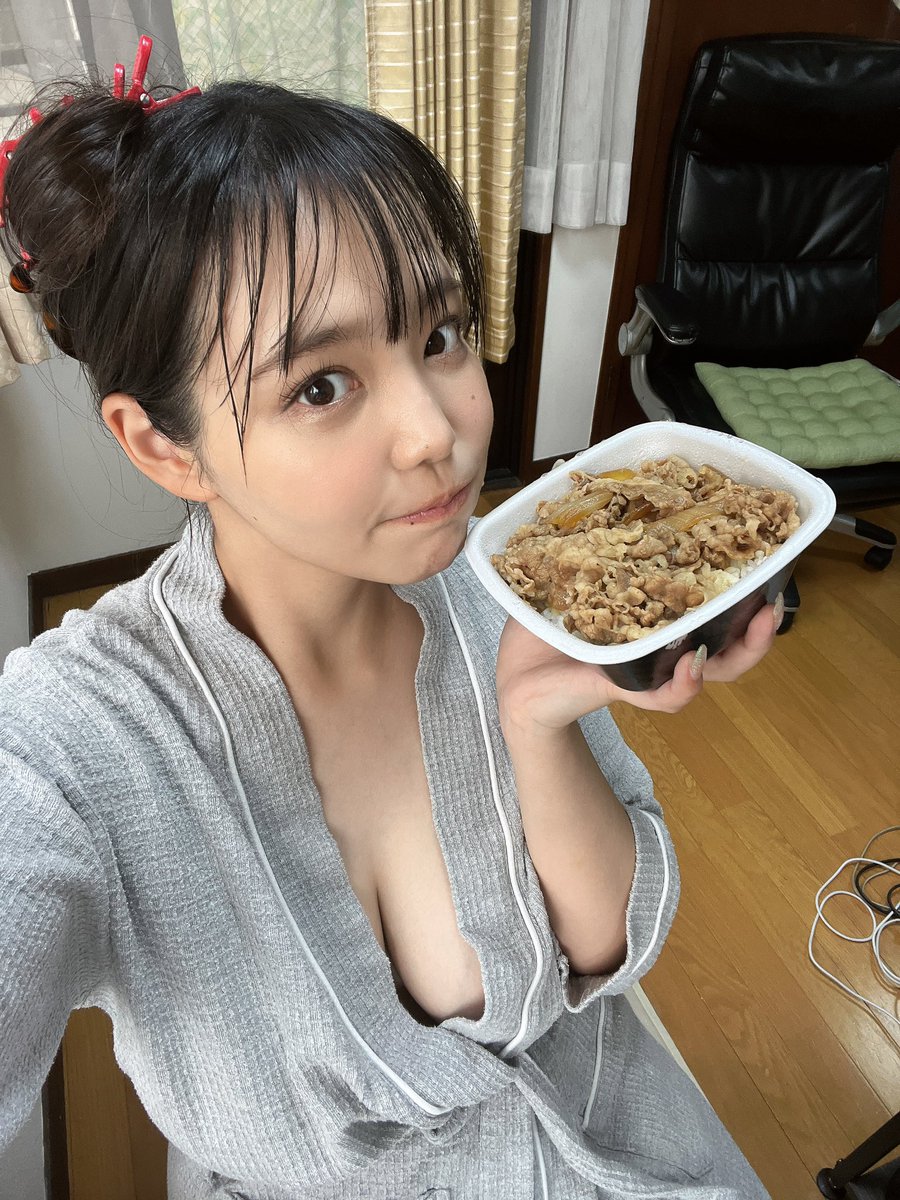 おひるだぞ
えろ後だからあせだくだぞ https://t.co/cHnUx6cH8b