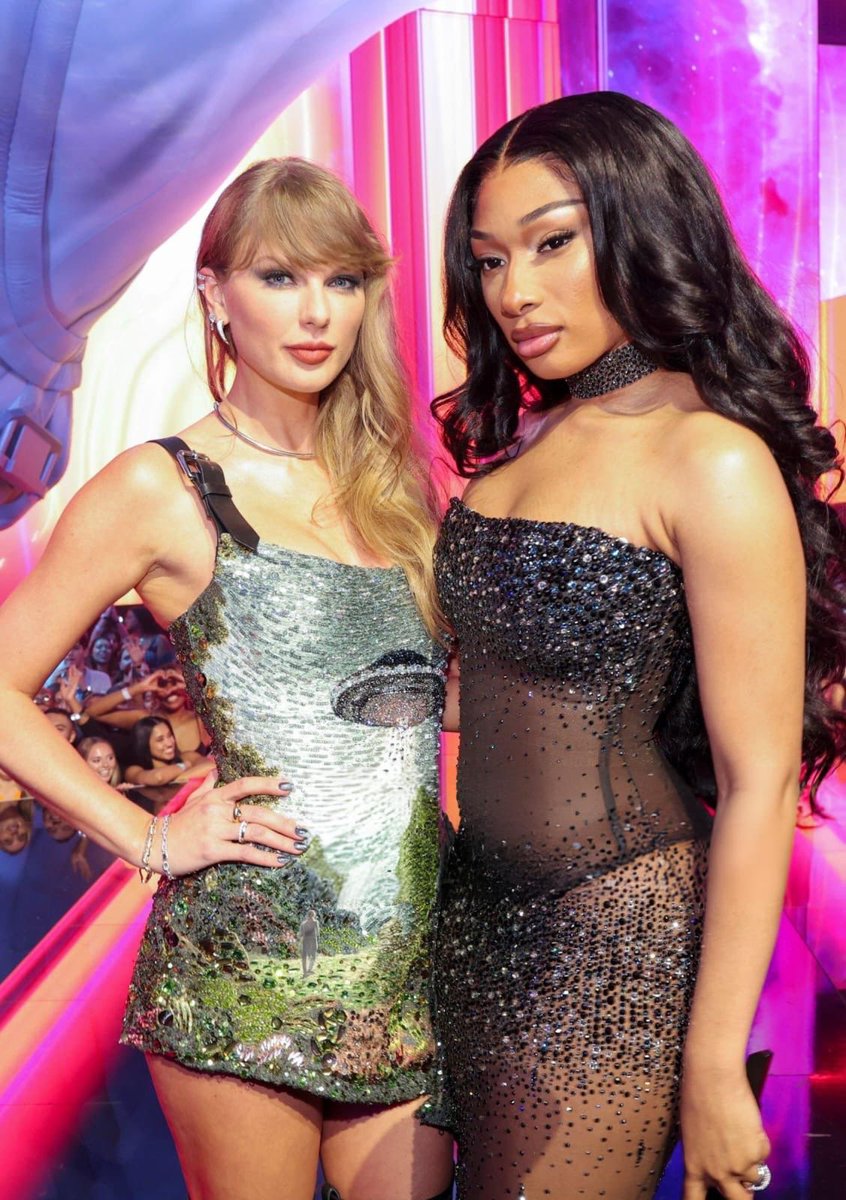 TSwiftNZ's tweet photo. 📸 | Taylor and Megan Thee Stallion #VMAs https://t.co/rGvbtYueCh
