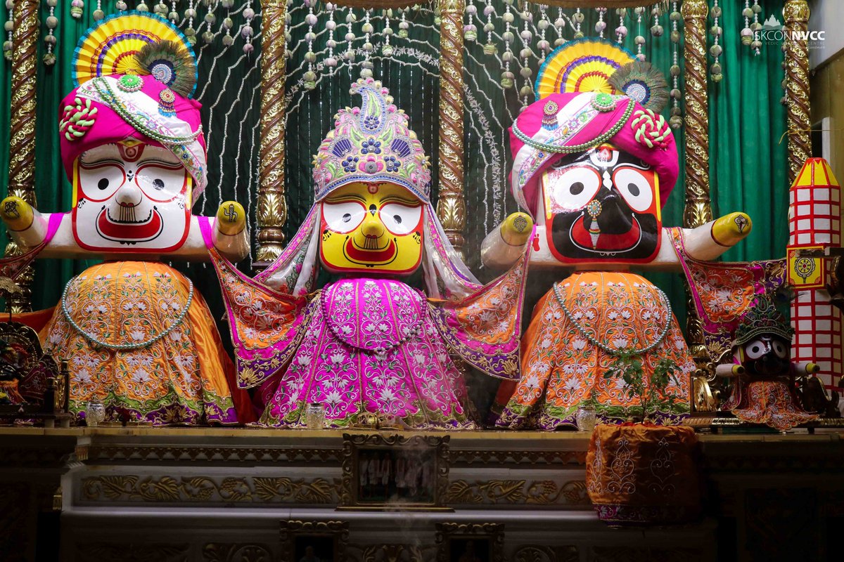 ISKCONPune's tweet photo. 🌷Mangal Arati Darshan🌷🗓12/09/2024🙏🚩@ISKCONNVCCPune🚩
.
.
#ISKCONNVCCPune #ISKCONNVCC #ISKCONPune
#ISKCON #12thseptember #12thseptember2024 #Thursday
#kirtan #Harekrishna #Krishna #Kirtan #Krishna
#Harinaamsankirtan #Radheshyamdas
#Radhe #Radha #Radhakrishna #Radheradhe https://t.co/ocsdIbGtG6