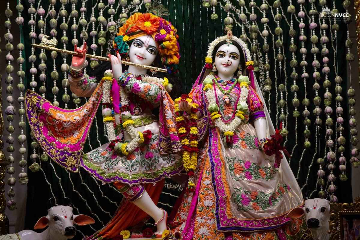 ISKCONPune's tweet photo. 🌷Mangal Arati Darshan🌷🗓12/09/2024🙏🚩@ISKCONNVCCPune🚩
.
.
#ISKCONNVCCPune #ISKCONNVCC #ISKCONPune
#ISKCON #12thseptember #12thseptember2024 #Thursday
#kirtan #Harekrishna #Krishna #Kirtan #Krishna
#Harinaamsankirtan #Radheshyamdas
#Radhe #Radha #Radhakrishna #Radheradhe https://t.co/ocsdIbGtG6