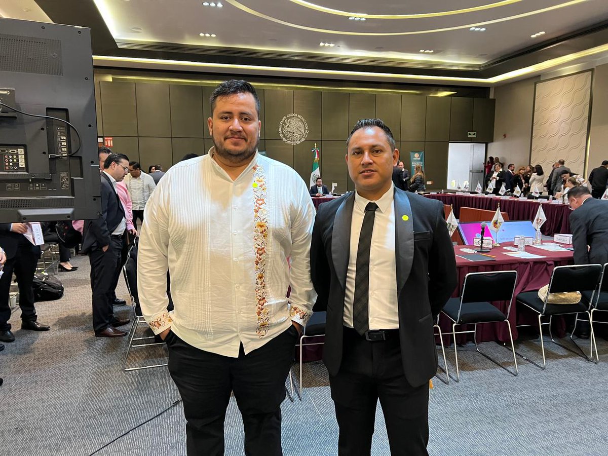 RegCivil_GobOax's tweet photo. El director  Alfredo Santiago Chávez  participó en la Reunión Nacional 2024 del  Consejo Nacional de Funcionarios del Registro Civil (#Conafrec) que coordina el Registro Nacional de Población (#RENAPO)  para seguir con la transformación del @RegCivil_GobOax  y brindar mejores 1/2 https://t.co/nl2C7vYkjD
