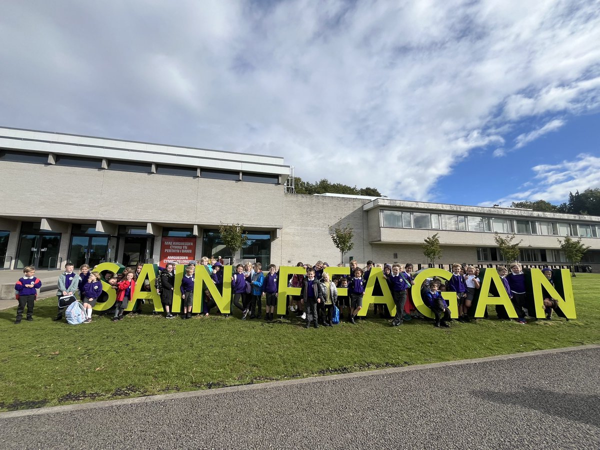 Rydym wedi cyrraedd ac yn gyffrous iawn! 

We have arrived and are very excited! 

<a href="/MrAPWilliams1/">Mr A P Williams</a> <a href="/ygsantcurig1/">YGSantCurig</a> <a href="/AmgueddfaCymru/">Amgueddfa Cymru | Museum Wales</a>