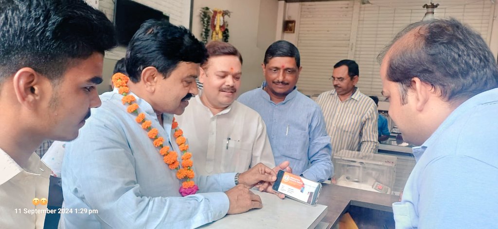 ajaymishrteni's tweet photo. विशेष सदस्‍यता अभियान के अंतर्गत लखीमपुर में व्‍यापारियों को भारतीय जनता पार्टी की सदस्‍यता दिलाई #BJPSadasyata2024 https://t.co/HVWijlsB3P