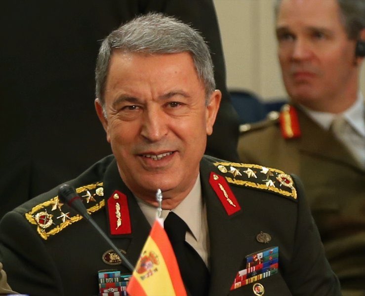 Hulusi Akar'ın kızının ABD'de biyoloji okurken, Hacettepe Tıp Fakültesi'ne yatay geçiş yapmasının usulsüz olduğuna dair şikayetin zamanaşımı nedeniyle işleme konulmadığı ortaya çıktı. (Barış Terkoğlu)